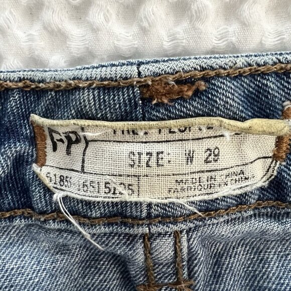 Free People Mid Rise Distressed Cutoff Denim Shorts Festival Boho Casual Size 29 - Picture 7 of 8